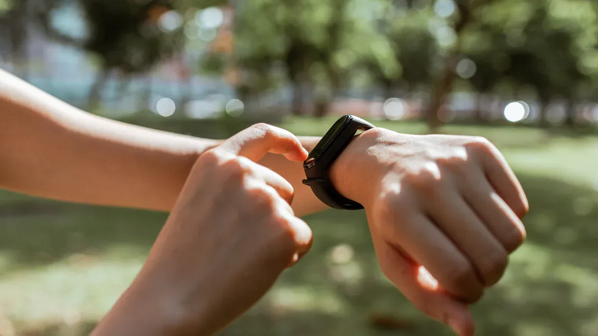 Comparing Smart Rings for Women'
style=