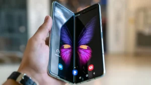 Vertu Folding Phone Camera Put to the Real-Life Test