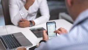 How leading CEOs manage entire businesses with just one phone