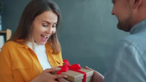 20 Unique New Year Gifts for Her to Make Her Smile