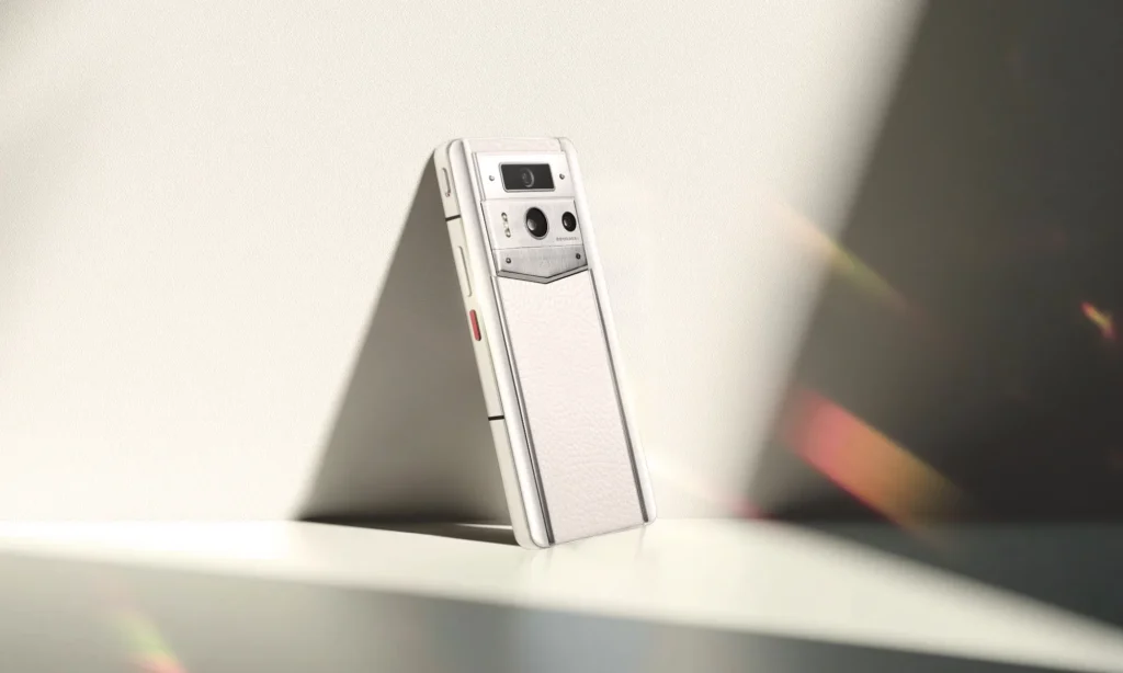 Agent Q Grained Calfskin Collector’s Edition Sets a New Standard for AI Phones